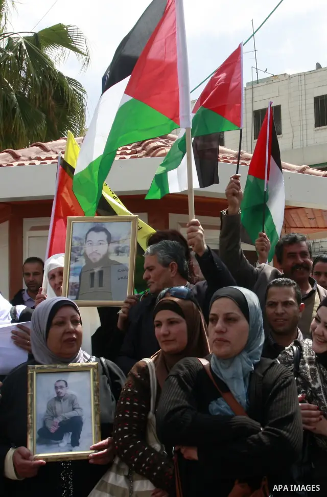 Palestinians participate in a demonstration in solidarity with prisoners jailed in Israel, in the West Bank city of Nablus, Apr. 03, 2012. Photo by Wagdi Eshtayah