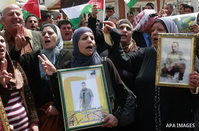 Palestinians participate in a demonstration in solidarity with prisoners jailed in Israel, in the West Bank city of Nablus, Apr. 03, 2012. Photo by Wagdi Eshtayah