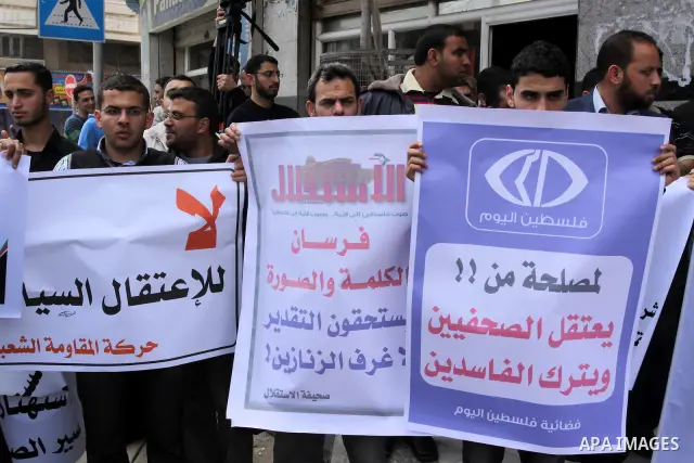 Palestinian journalists protest against arrest of the journalist Yousef Al Shaib in the West Bank, today in Gaza City on Apr. 04, 2012. Photo by Mohammed Asad