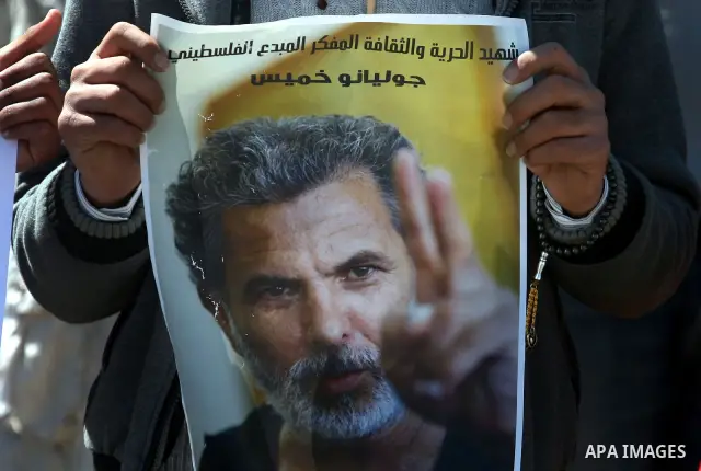Dozens of Palestinians and foreigners, including artists, demonstrate in the West Bank city of Ramallah on April 4, 2012 to mark one year since the killing of Israeli-Palestinian theatre director Juliano Mer Khamis (port...