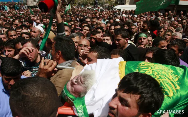 Palestinian mourners gather around the body of Sheikh Hamed Al-Betawi member of the Legislative Council for Hamas during his funeral in the West Bank city of Thursday, April 5, 2012 . Photo by Wagdi Eshtayah