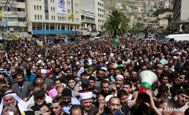Palestinian mourners gather around the body of Sheikh Hamed Al-Betawi member of the Legislative Council for Hamas during his funeral in the West Bank city of Thursday, April 5, 2012 . Photo by Wagdi Eshtayah