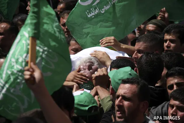 Palestinian mourners gather around the body of Sheikh Hamed Al-Betawi member of the Legislative Council for Hamas during his funeral in the West Bank city of Thursday, April 5, 2012 . Photo by Wagdi Eshtayah
