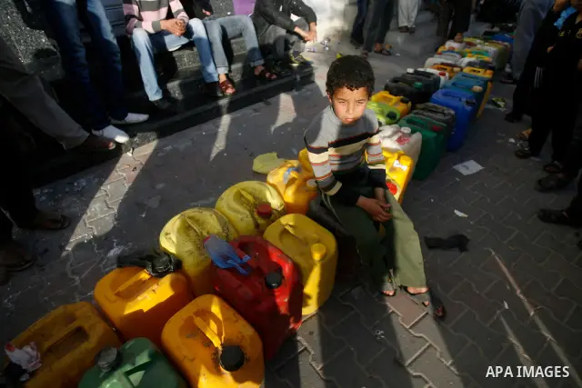 Palestinians wait to fill fuel containers from a petrol station in Rafah in the southern Gaza Strip, 05 April 2012. Reports state that residents in the Gaza Strip flocked to petrol stations hoping to get a share of the r...