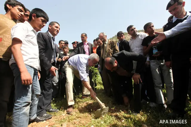 Palestinian Prime Minister Salam Fayyad arrives to pay a visit to support Palestinian farmers in the Yanun village near the West Bank City of Nablus, 05 April 2012. The village was temporarily abandoned by its residents...