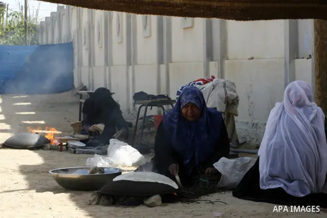 Palestinians take part in the exhibition for the palestinian heritage organized by Dar al-Fadela school in the southern Gaza Strip town of Rafah on April 11, 2012. The exhibition displays the Palestinian heritage works f...
