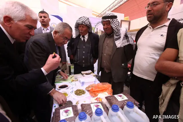 Palestinian Prime Minister Salam Fayyad attend Opening Ceremony of the food industry exhibition at the University of Hebron in west bank city of Hebron on April 11, 2012 Fayyad Inspect the first exhibition of agricultura...