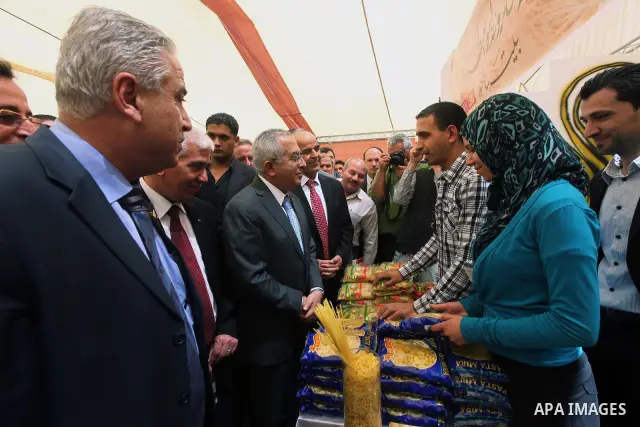 Palestinian Prime Minister Salam Fayyad attend Opening Ceremony of the food industry exhibition at the University of Hebron in west bank city of Hebron on April 11, 2012 Fayyad Inspect the first exhibition of agricultura...