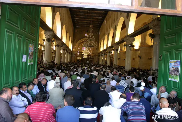 Palestinians perform the friday prayers in Al-Aqsa mosque in the old city of jerusalem on Apr. 13, 2012. Photo by Mahfouz Abu Turk
