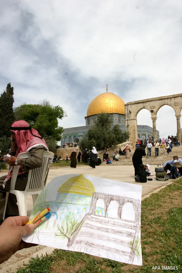 Palestinian girls gathers to play in front of Jerusalem's Dome of the Rock mosque inside the courtyard of the Al-Aqsa mosques compound, Islam's third holiest site, during a ceremony marking the international Children's D...