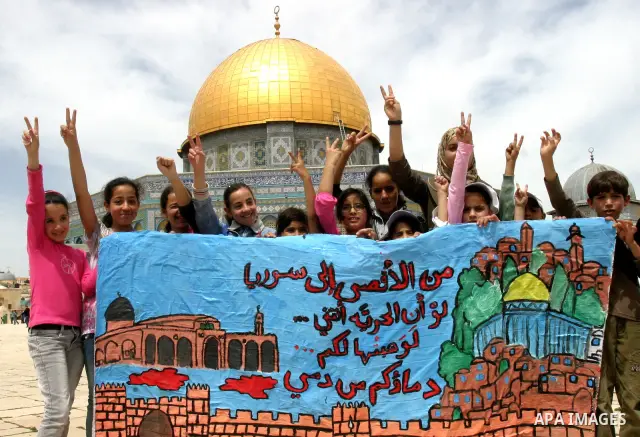 Palestinian girls gathers to play in front of Jerusalem's Dome of the Rock mosque inside the courtyard of the Al-Aqsa mosques compound, Islam's third holiest site, during a ceremony marking the international Children's D...