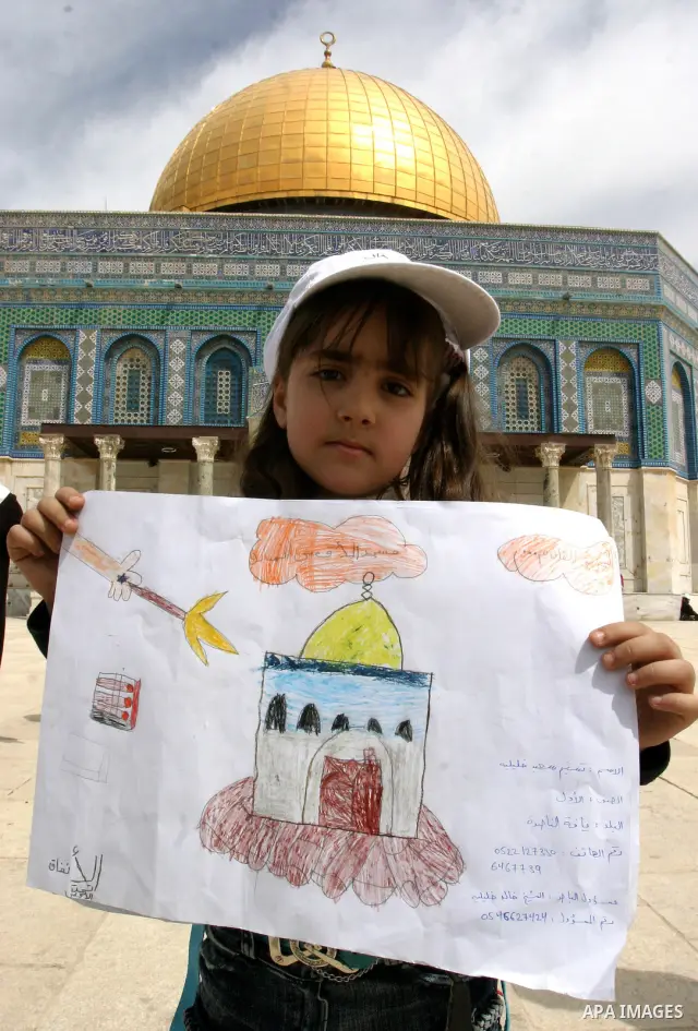 Palestinian girls gathers to play in front of Jerusalem's Dome of the Rock mosque inside the courtyard of the Al-Aqsa mosques compound, Islam's third holiest site, during a ceremony marking the international Children's D...