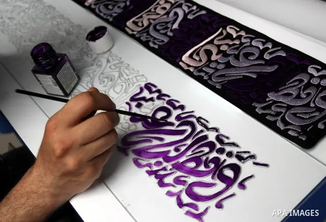 Palestinians participate in an exhibition Palestinian Heritage in Islamic University in Gaza City, on April, 15, 2012. Photo by Mohammed Asad