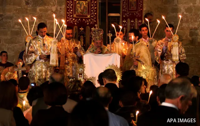 Palestinian Christians take part in the "Holy Fire" procession on the eve of Orthodox Easter in Gaza city on April 14, 2012. The date of Orthodox Easter is calculated differently than by the Roman Catholics and other chu...