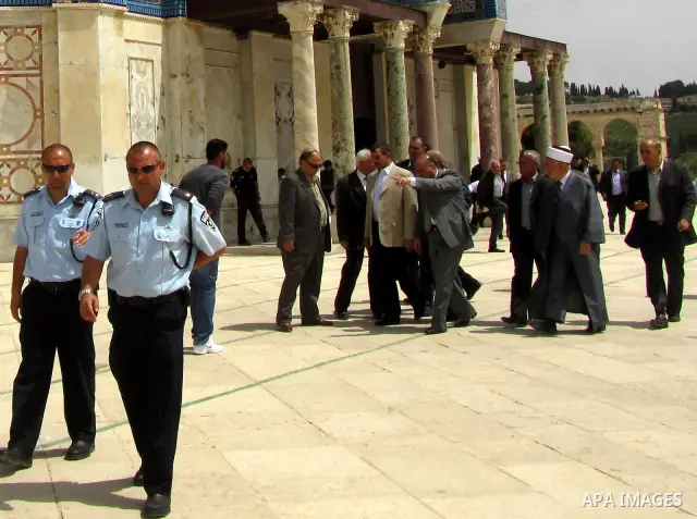 Jordan's Interior Minister Mohammad Raud (C) walks out of Jerusalem's Dome of the Rock mosque during his visit to the Al-Aqsa mosques compound, Islam's third holiest site, on April 15, 2012. The Jordanian minister was on...