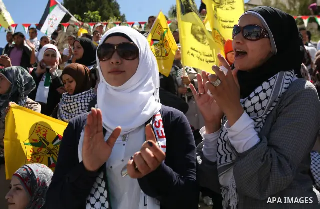 Palestinian protesters wave national flags during a rally in West Bank city of Hebron on April 17, 2012 in solidarity with Palestinian prisoners held in Israel. Some 1,200 Palestinian prisoners held in Israeli jails have...