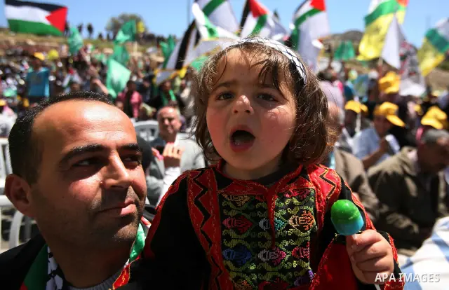 Palestinian protesters wave national flags during a rally in West Bank city of Hebron on April 17, 2012 in solidarity with Palestinian prisoners held in Israel. Some 1,200 Palestinian prisoners held in Israeli jails have...