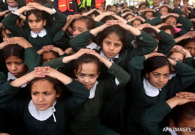 Ministry of The Education and the civil defense during campaign maneuver "for the protection of the safe evacuation of school children the Israeli attacks on Gaza, in Gaza city on April 18, 2012.. Photo by Ashraf Amra