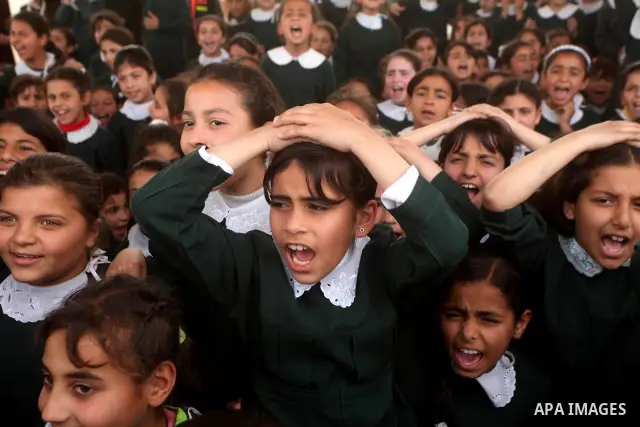 Ministry of The Education and the civil defense during campaign maneuver "for the protection of the safe evacuation of school children the Israeli attacks on Gaza, in Gaza city on April 18, 2012.. Photo by Ashraf Amra
