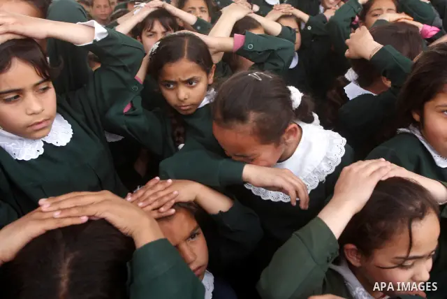 Ministry of The Education and the civil defense during campaign maneuver "for the protection of the safe evacuation of school children the Israeli attacks on Gaza, in Gaza city on April 18, 2012.. Photo by Ashraf Amra