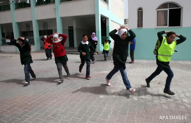 Ministry of The Education and the civil defense during campaign maneuver "for the protection of the safe evacuation of school children the Israeli attacks on Gaza, in Gaza city on April 18, 2012.. Photo by Ashraf Amra