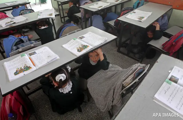 Ministry of The Education and the civil defense during campaign maneuver "for the protection of the safe evacuation of school children the Israeli attacks on Gaza, in Gaza city on April 18, 2012.. Photo by Ashraf Amra