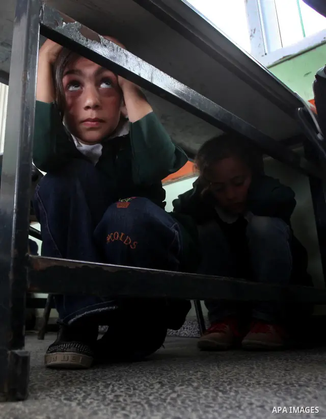 Ministry of The Education and the civil defense during campaign maneuver "for the protection of the safe evacuation of school children the Israeli attacks on Gaza, in Gaza city on April 18, 2012.. Photo by Ashraf Amra