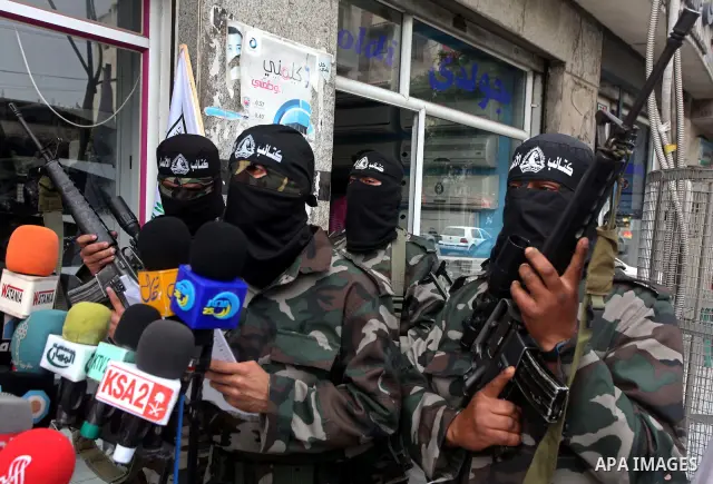 Palestinian militants of the Al-Ahrar Brigades, take part in a press conference, in Gaza city on April, 18, 2012 to announces readiness to defend the Palestinian prisoners in Israeli jails. Photo by Ashraf Amra