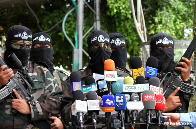 Palestinian militants of the Al-Ahrar Brigades, take part in a press conference, in Gaza city on April, 18, 2012 to announces readiness to defend the Palestinian prisoners in Israeli jails. Photo by Ashraf Amra