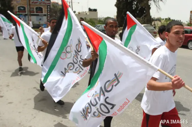 Palestinian athletes ran in the Olympic Marathon (100 days before the start of the London Olympics 2012) in the West Bank city of Ramallah April 18, 2012. Photo by Issam Rimawi