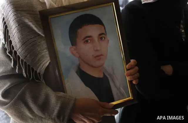 Palestinians participate in a demonstration calling for the release of Palestinian prisoners jailed in Israel, in the West Bank city of Nablus,Israel is currently 1,200 of Palestinians in its prisons, on April 19, 2012....