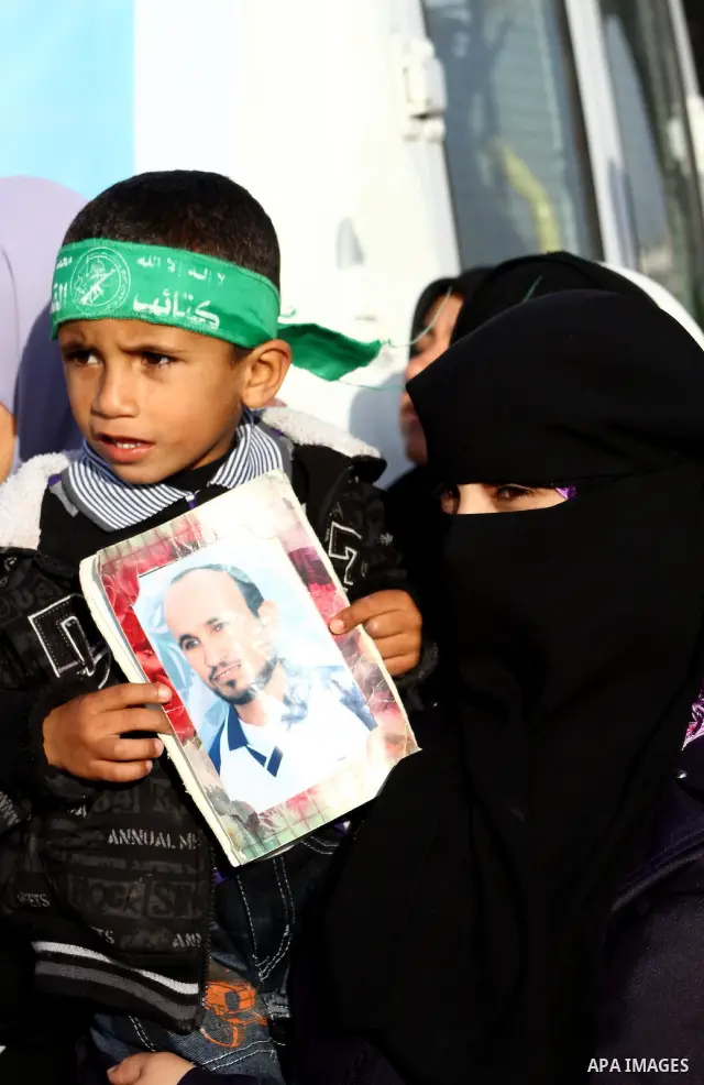 Palestinians participate in a demonstration calling for the release of Palestinian prisoners jailed in Israel, near Erez border crossing between Israel and the northern Gaza Strip, on April 19, 2012. Photo by Ashraf Amra