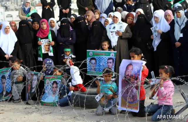 Palestinians participate in a demonstration calling for the release of Palestinian prisoners jailed in Israel, near Erez border crossing between Israel and the northern Gaza Strip, on April 19, 2012. Photo by Ashraf Amra