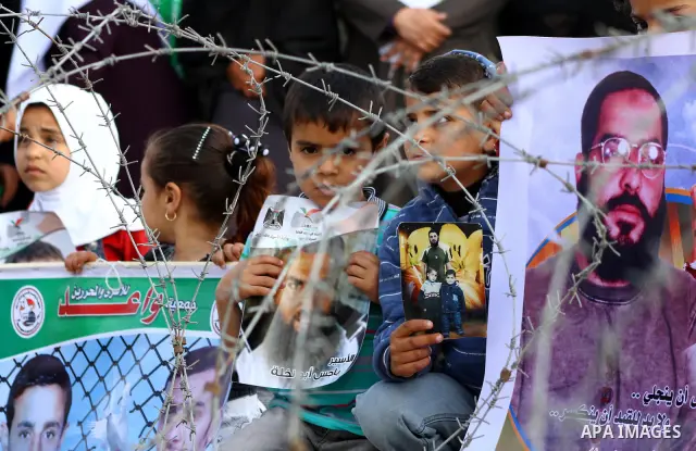 Palestinians participate in a demonstration calling for the release of Palestinian prisoners jailed in Israel, near Erez border crossing between Israel and the northern Gaza Strip, on April 19, 2012. Photo by Ashraf Amra