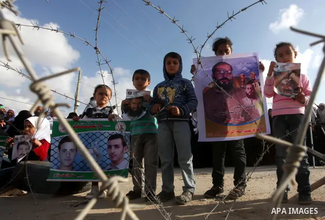 Palestinians participate in a demonstration calling for the release of Palestinian prisoners jailed in Israel, near Erez border crossing between Israel and the northern Gaza Strip, on April 19, 2012. Photo by Ashraf Amra