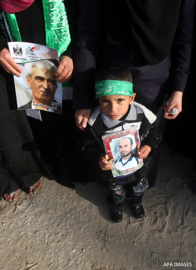 Palestinians participate in a demonstration calling for the release of Palestinian prisoners jailed in Israel, near Erez border crossing between Israel and the northern Gaza Strip, on April 19, 2012. Photo by Ashraf Amra