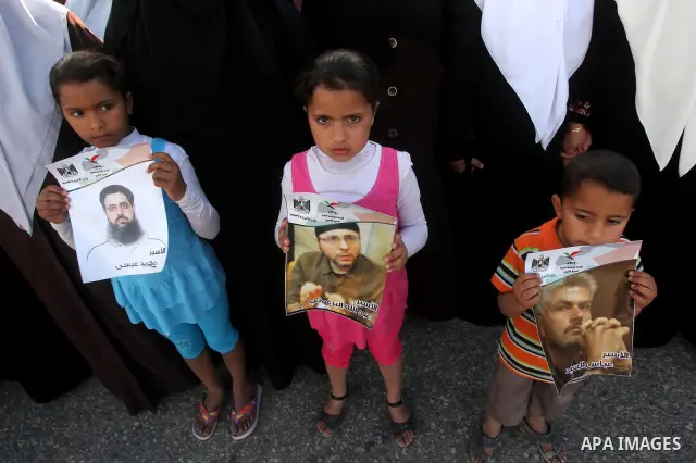 Palestinians participate in a demonstration calling for the release of Palestinian prisoners jailed in Israel, near Erez border crossing between Israel and the northern Gaza Strip, on April 19, 2012. Photo by Ashraf Amra