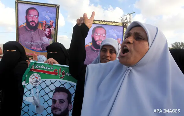 Palestinians participate in a demonstration calling for the release of Palestinian prisoners jailed in Israel, near Erez border crossing between Israel and the northern Gaza Strip, on April 19, 2012. Photo by Ashraf Amra