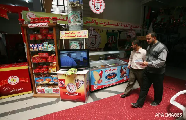 Palestinians participate in the opening of an exhibition of national products at the Islamic University in Gaza city on April 22, 2012. Photo by Naaman Omar
