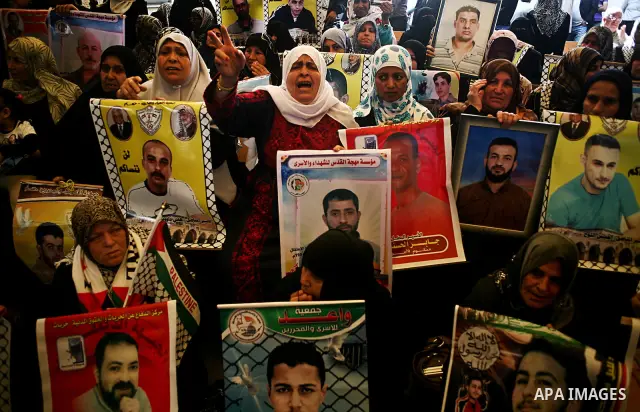 Palestinian women shout slogans during a demonstration for the release of Palestinian prisoners held in Israeli jails outside the Red Cross offices in Gaza City on April 23, 2012. At least 1,350 Palestinian prisoners bei...