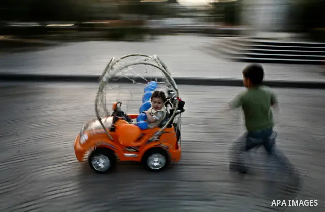 Palestinian children play in a garden in Gaza city, 23 April 2012. With high rates of unemployment in Gaza strip. Photo by Ali Jadallah