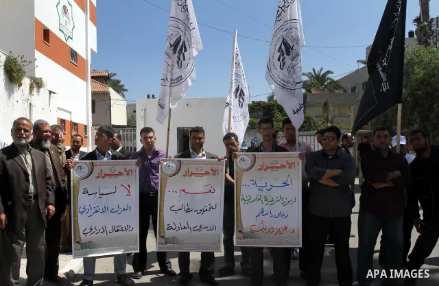 Palestinians of the Al-Ahrar Brigades, take part a protest calling for the release of Palestinian prisoners held in Israeli jails outside the Legislative Council in Gaza City on April 24, 2012 in solidarity with Palestin...