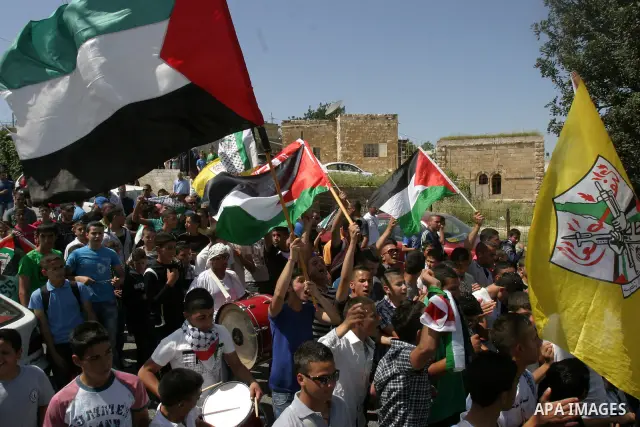 Palestinians celebrate the release of Tawfiq Iwisaat following his release from Israeli jail after 18 years of imprisonment in the Arab east Jerusalem neighbourhood of Jabal Mukaber on April 25, 2012. Photo by Mahfouz Ab...