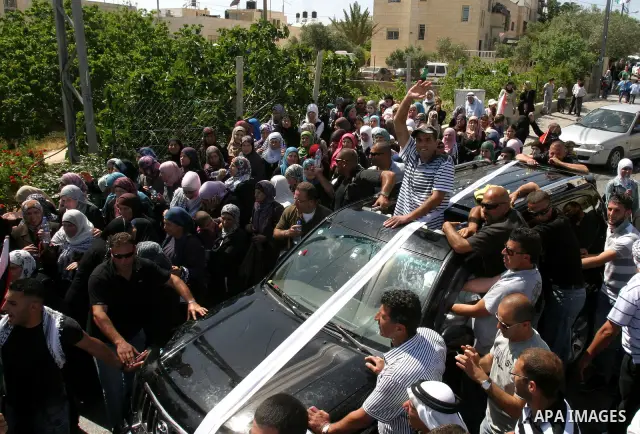 Palestinians celebrate the release of Tawfiq Iwisaat following his release from Israeli jail after 18 years of imprisonment in the Arab east Jerusalem neighbourhood of Jabal Mukaber on April 25, 2012. Photo by Mahfouz Ab...