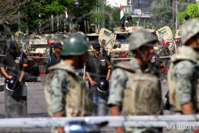 Egyptian soldiers standing guard outside the defence ministry in the Abbassiya district of Cairo on April 29, 2012 during a demonstartion against the interim military leadership. The first round of post-revolution presid...