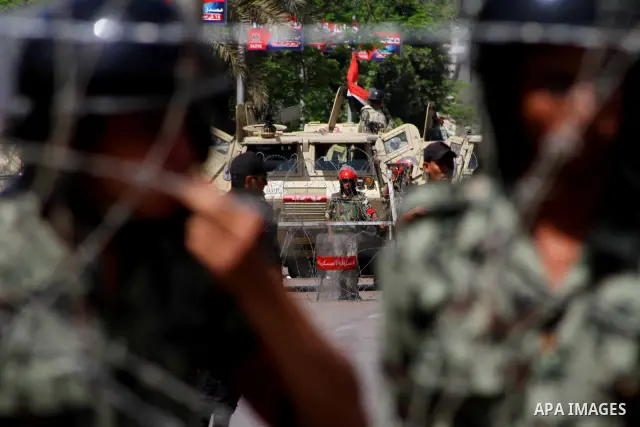 Egyptian soldiers standing guard outside the defence ministry in the Abbassiya district of Cairo on April 29, 2012 during a demonstartion against the interim military leadership. The first round of post-revolution presid...