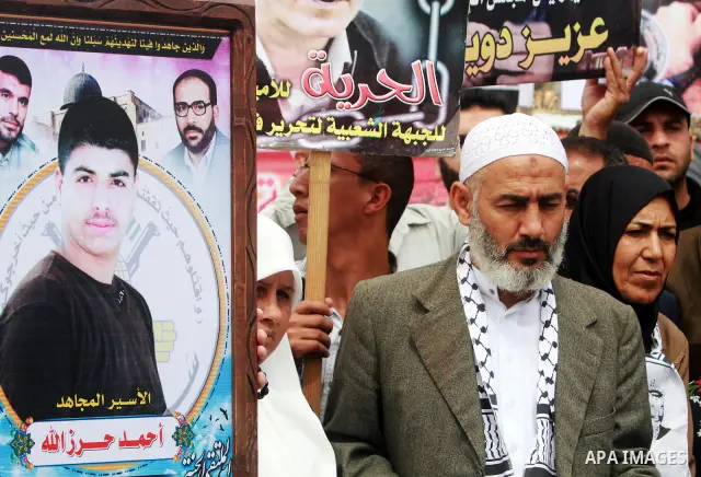 Palestinian man attend a rally to show solidarity with Palestinians prisoners held in Israeli jails, in Gaza City, April 30, 2012. Human rights groups say up to 2,000 prisoners have joined an open-ended hunger strike to...