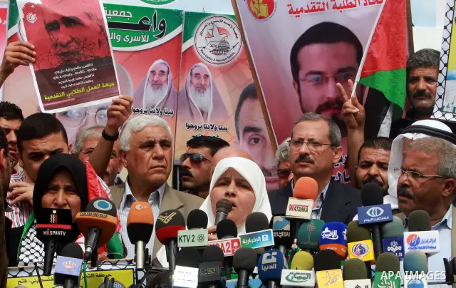 Palestinian woman speaks during a demonstration for the release of Palestinian prisoners held in Israeli jails in Gaza City on April 30, 2012. At least 1,350 Palestinian prisoners being held in Israel are observing an op...
