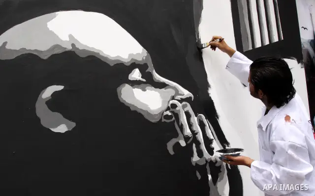 Palestinian artist draw graffiti during Sit-in tent to show solidarity with Palestinians prisoners held in Israeli jails in Gaza City on April 30, 2012. At least 1,350 Palestinian prisoners being held in Israel are obser...