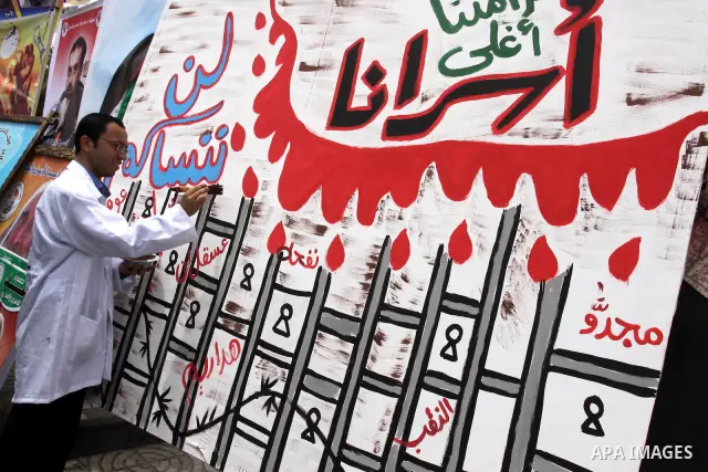 Palestinian artist draw graffiti during Sit-in tent to show solidarity with Palestinians prisoners held in Israeli jails in Gaza City on April 30, 2012. At least 1,350 Palestinian prisoners being held in Israel are obser...